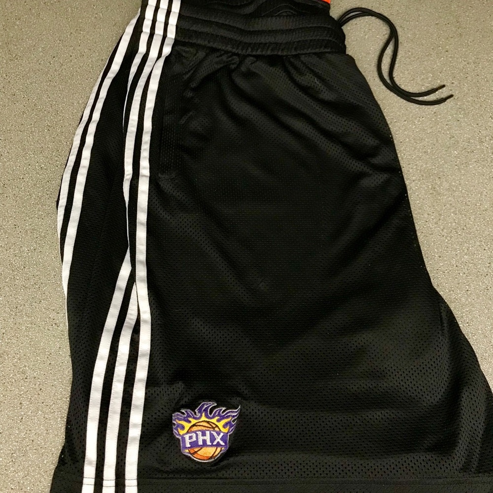 Black Phoenix Suns shorts (3XL)